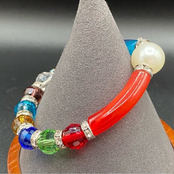 Vibrant Crystal Glass Beads and Ombre Lucite Stretch Bracelet - Picture 11 of 13
